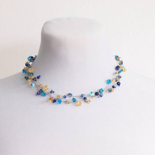 Fünf-reihiges duftig leichtes Collier aus Glas Blüten und Perlen in blau türkis und honig Farbtönen mit 925 Silber