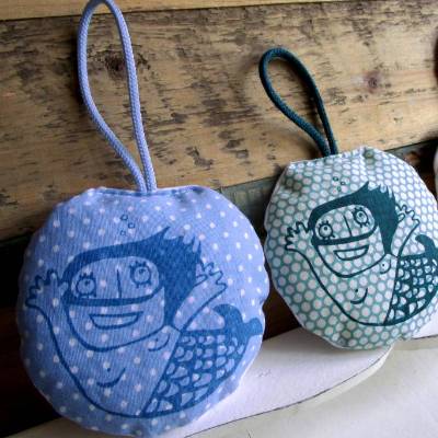 Weihnachtsbaumschmuck, Nadelkissen, Meerjungfrau, handgenäht und handbedruckt