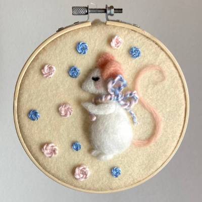 Blumenmäuschen, befilzter Stickrahmen, Filzbild, Kinderzimmerdekoration, Babyzimmer, gefilztes Mäuschen