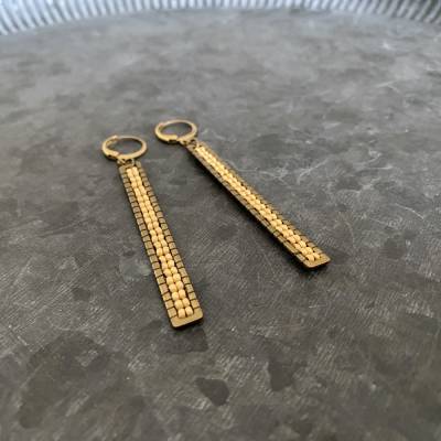 Handgefertigter Ohrschmuck in Mattgold & Beige – Leicht, Elegant & stylisch