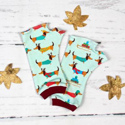 Armstulpen mit Daumenloch aus Sommersweat – Weihnachtsdackel, handmade & kuschlig