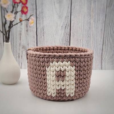 Personalisierter Häkelkorb mit Holzboden & Buchstabe – Geschenkkorb zur Geburt, Taufe oder Deko fürs Kinderzimmer