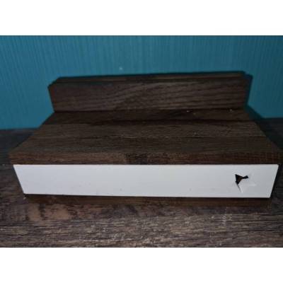 Holzpodest mit Klötzchen aus Keraflott mit Sternausschnit und Lichterkette - personalisierbar individuell