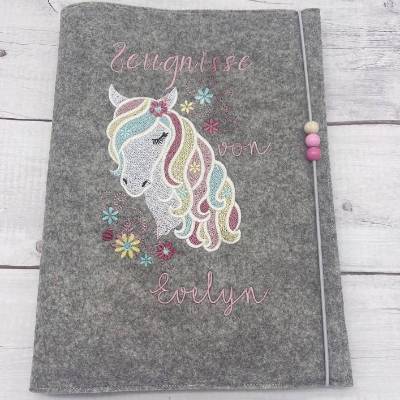 Zeugnishülle mit Pferd Filzeinband Geschenk Schulanfang personalisiert verschiedene Motive Mädchen