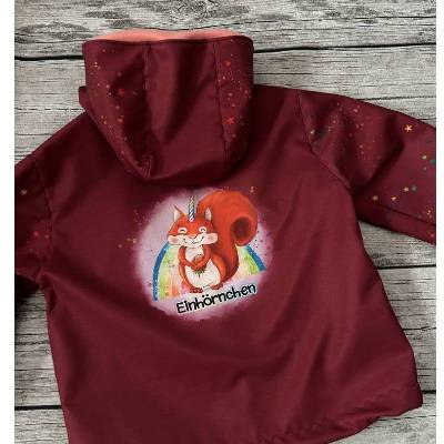 Wunderschöne Softshelljacke gr.98/104 mit Einhörnchen – Kinderjacke