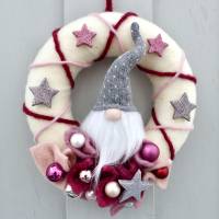 Türkranz aus Filz, Winterkranz, Deko-Kranz für den Winter, Adventskranz mit Wichtel in Rosa, Magenta, Grau