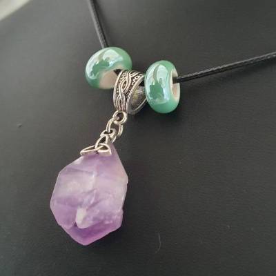 Amethyst Kristall Anhänger mit Keltischen Koten/ Halskette mit grünen Großloch Perlen/ Wikinger Kette