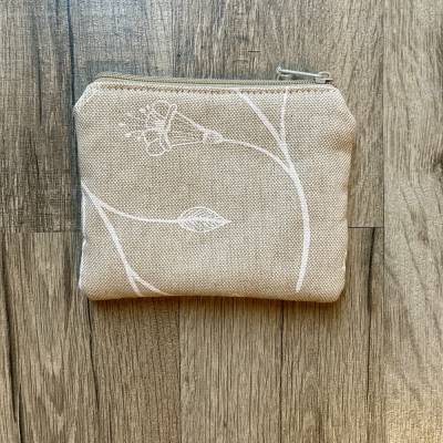 Beiges Täschchen für Kleinigkeiten – floral, kompakt & stylisch