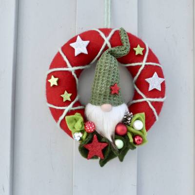 Winter-Türkranz mit Wichtel, Türkranz aus Filz, Deko-Kranz, Adventskranz in Rot-Weiß-Grün