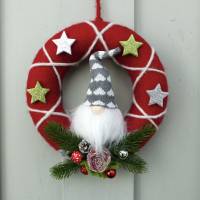 Winter-Türkranz mit Wichtel, Türkranz aus Filz, Deko-Kranz, Adventskranz in Rot-Weiß-Grün-Silber