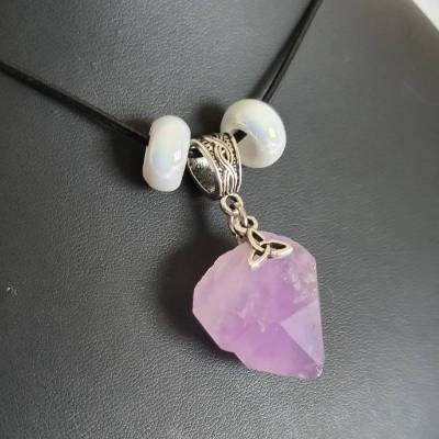 Amethyst Kristall Anhänger mit Keltischen Koten/ Halskette mit weißen Großloch Perlen/ Wikinger Kette
