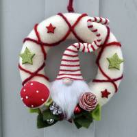 Winter-Türkranz mit Wichtel, Türkranz aus Filz, Deko-Kranz, Adventskranz in Rot-Weiß-Grün