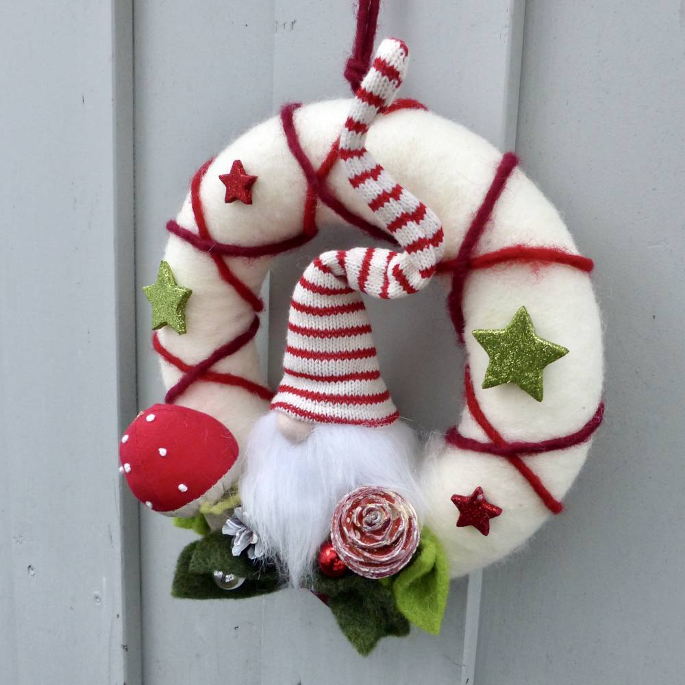 Winter-Türkranz mit Wichtel, Türkranz aus Filz, Deko-Kranz, Adventskranz in Rot-Weiß-Grün Bild 3