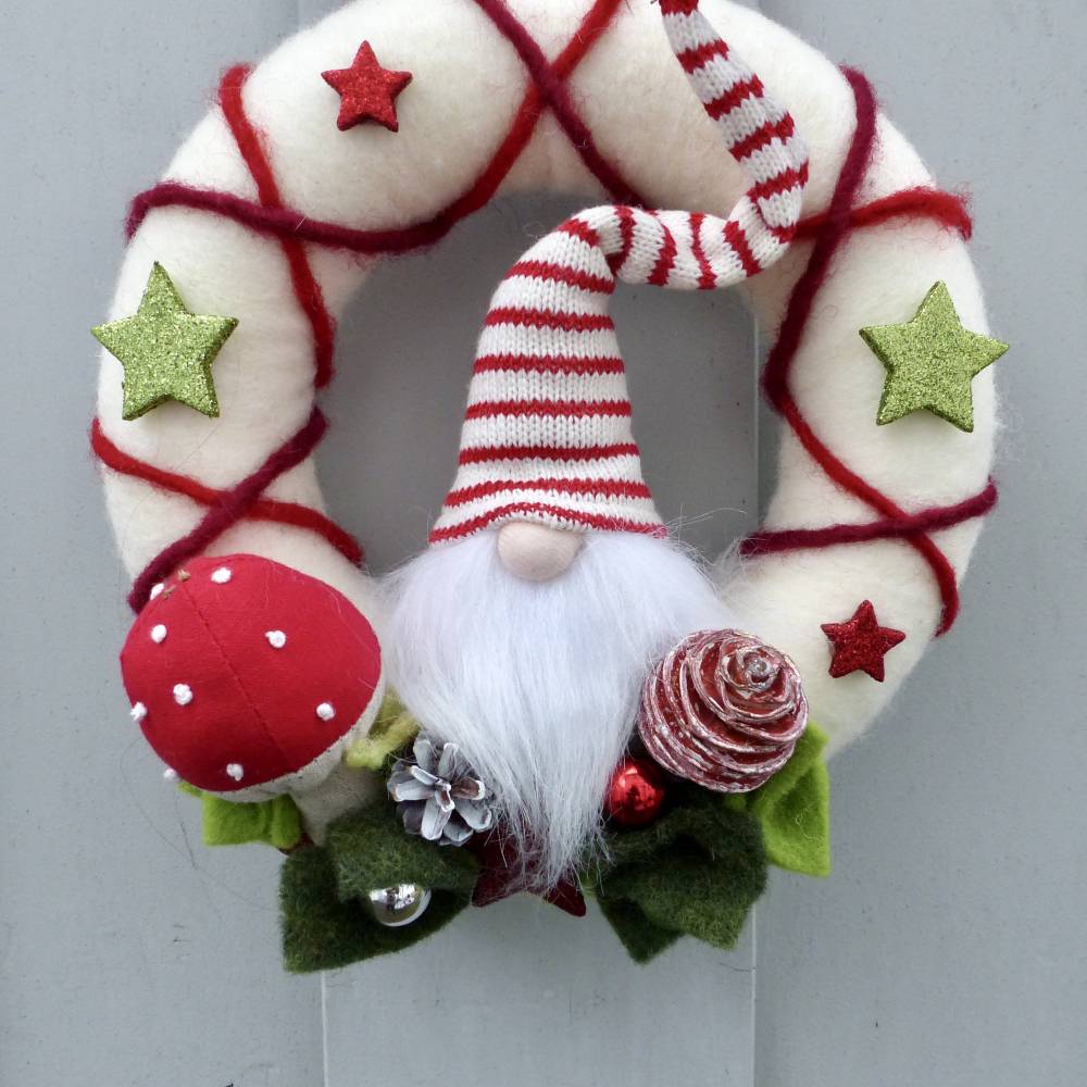 Winter-Türkranz mit Wichtel, Türkranz aus Filz, Deko-Kranz, Adventskranz in Rot-Weiß-Grün Bild 5