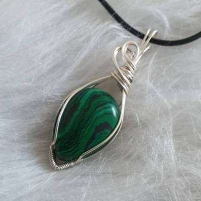 Drahtschmuck Anhänger/ Halskette mit Malachit /Unikate Kette/ Statement Schmuck/ Steinschmuck/ BoHo Look