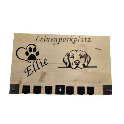Leinenparkplatz aus Holz beplottert mit einem Hundemotiv und Namen - personalisiert