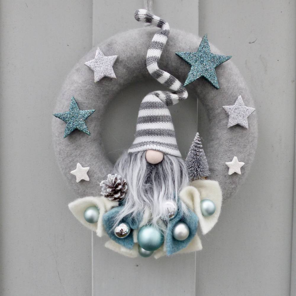 Winter-Türkranz mit Wichtel, Türkranz aus Filz, Deko-Kranz, Adventskranz in Grau- Weiß-Türkis