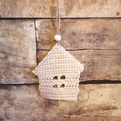 Geschenkanhänger Haus, Anhänger Häuschen gehäkelt 