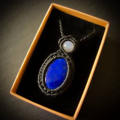 Königsblaue Lapislazuli-Kette mit Mondstein-Perle