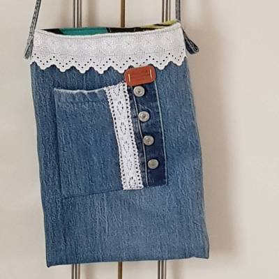 Süße kleine Jeanstasche – Unikat mit Außentasche & Vintagespitze – Upcycling Handtasche handmade