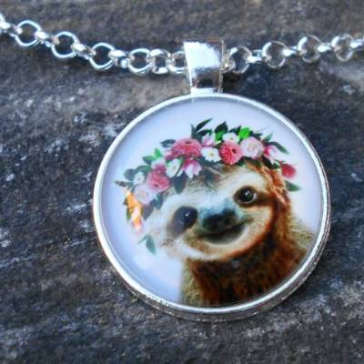 Faultier  mit Blumen  Kette 