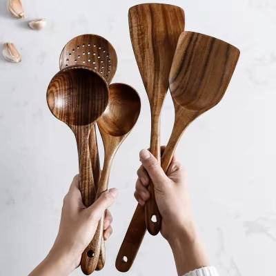 Personalisiertes Kochgeschirr Set mit Gravur – Kochlöffel, Sieb und mehr – Holz Küchenutensilien und Geschenkidee