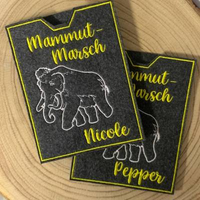 personalisierte Filzhülle für dein Mammut-Marsch Trophäenbuch - bestickt mit deinem Namen 