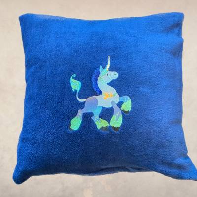 Individuelles Kissen mit Einhorn-Stickerei – personalisiert & einzigartig