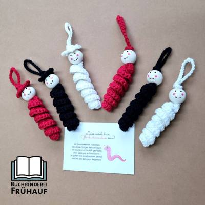 Glückswürmchen Sorgenwürmchen Worry worm Talisman schwarz, weiß oder rot, mit oder ohne Blumenhut