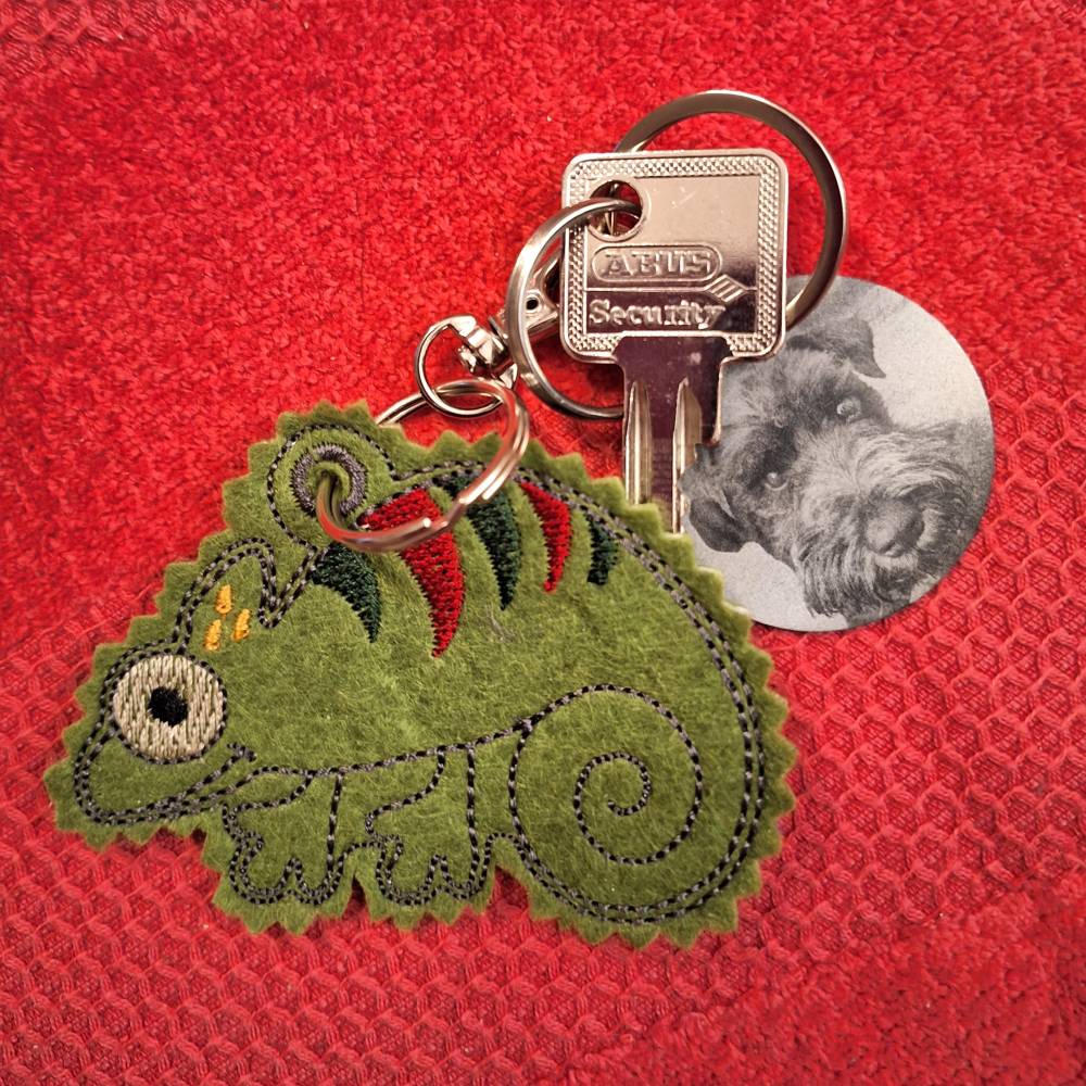 Stickdatei ITH Chamaeleon Anhänger Schlüsselanhänger Bild 8