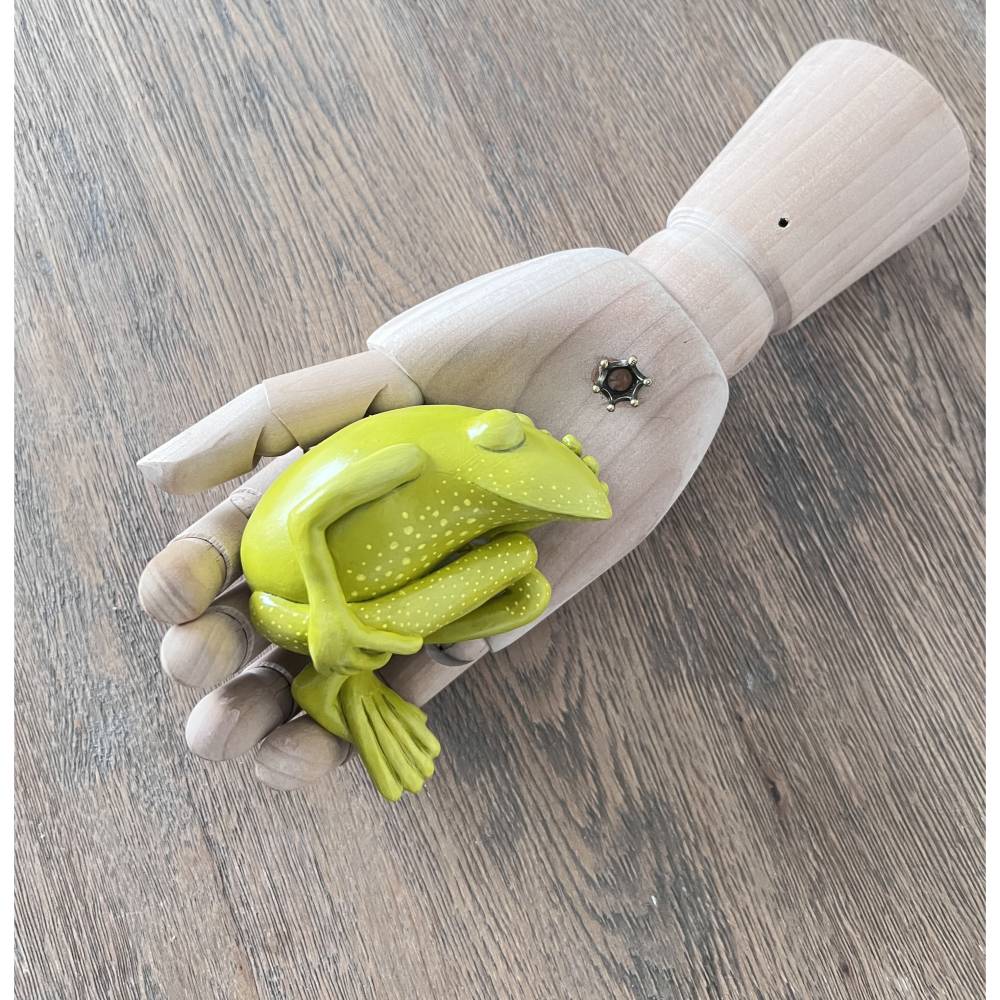 Lieber den Frosch in der Hand als die Kröte auf dem Dach, Wandobjekt, Skulptur, Froschfigur, frei modelliert Bild 7