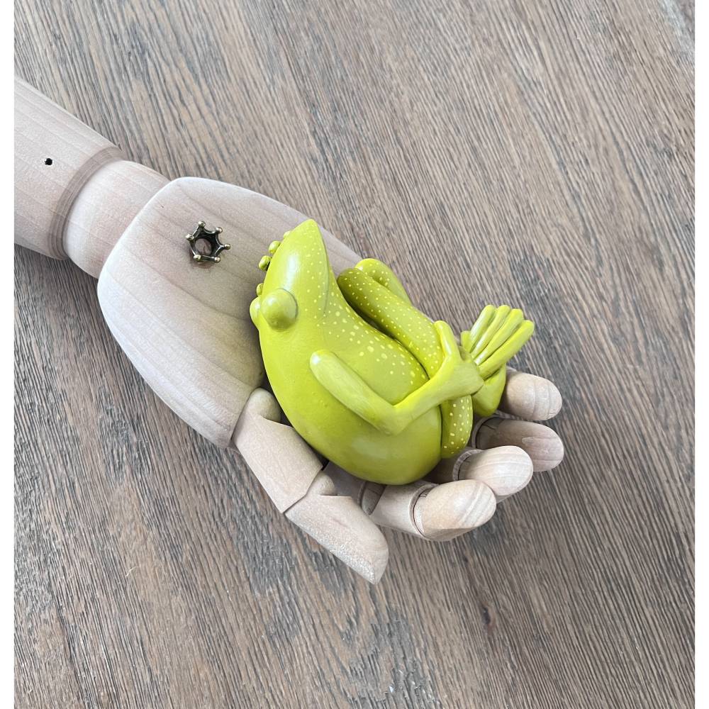 Lieber den Frosch in der Hand als die Kröte auf dem Dach, Wandobjekt, Skulptur, Froschfigur, frei modelliert Bild 9
