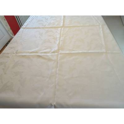 Lachsfarbene Tischdecke mit eingewebtem Calla-Dekor. 170 x 120 cm