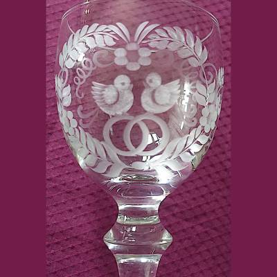Vintage Kristallglas, Hochzeitspokal mit Tauben und Ringen, Ätzschliff