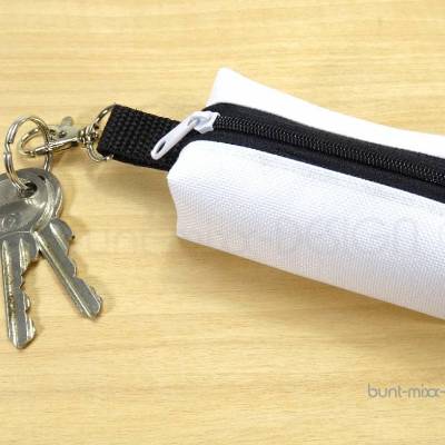 Schlüsselanhänger Minitasche WEISS weiß Reißverschluß schwarz, Outdoor robust, Kosmetik  Kopfhörer, by BuntMixxDESIGN ©