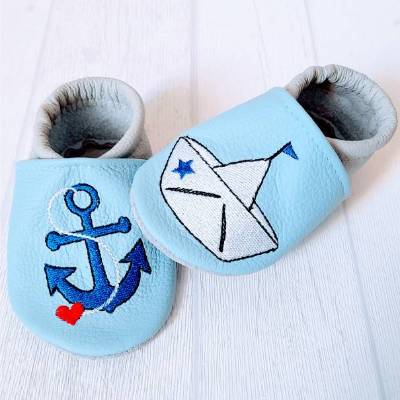 Krabbelpuschen, Lederpuschen in 18/19, Geschenk zur Geburt, Geschenk zum Kitastart, für Küstenkinder, mit Anker und Boot