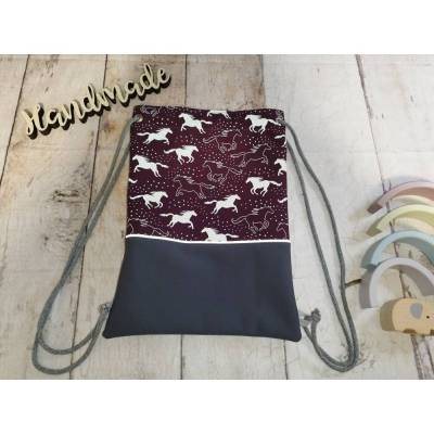 Kindergarten Turnbeutel Pferde Reflektor bordeaux– Softshell, 3 Größen, personalisierbar