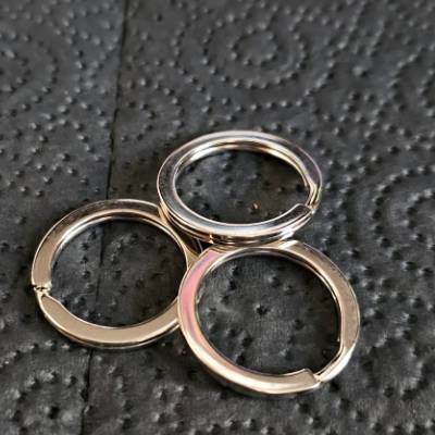 8 flache Schlüsselringe 25 mm – Robuste Eisenlegierung für DIY, Basteln & Organisation