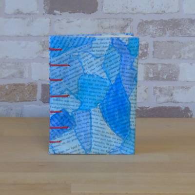 Notizbuch A6 mit blauen Buchschnipseln – Handgebundenes Skizzenbuch blanko, koptische Bindung
