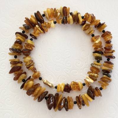 Bernsteinkette mit Onyx – 73 cm Plus Size Collier, Handarbeit aus Bayern, Magnetverschluss, Geschenkidee