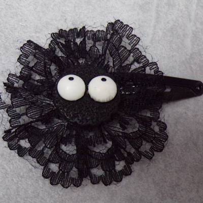 Witzige Haarspange mit Glubschaugen – Spitze, schwarz, große Augen, Kawaii Cosplay Manga Accessoire