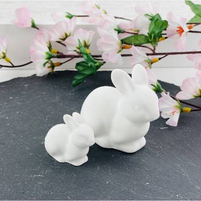 Minimalistische Osterhasen – Kleine Keraflott-Dekofiguren in Weiß