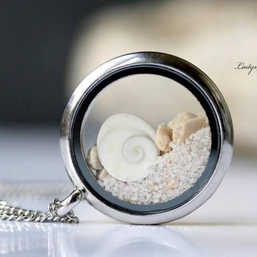 Einzigartiges Medaillon - Shivas Auge Muschel, Sand, Kiesel, Strandgut im Edelstahl Medaillon / einzigartiges Geschenk U