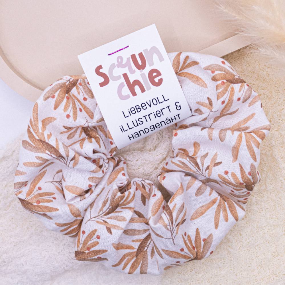 Scrunchie mit Blütenmuster Haarband Zweige - handgenähter Haargummi - Zopfgummi mit rosa Zweigen floral haar-schonend Bild 1