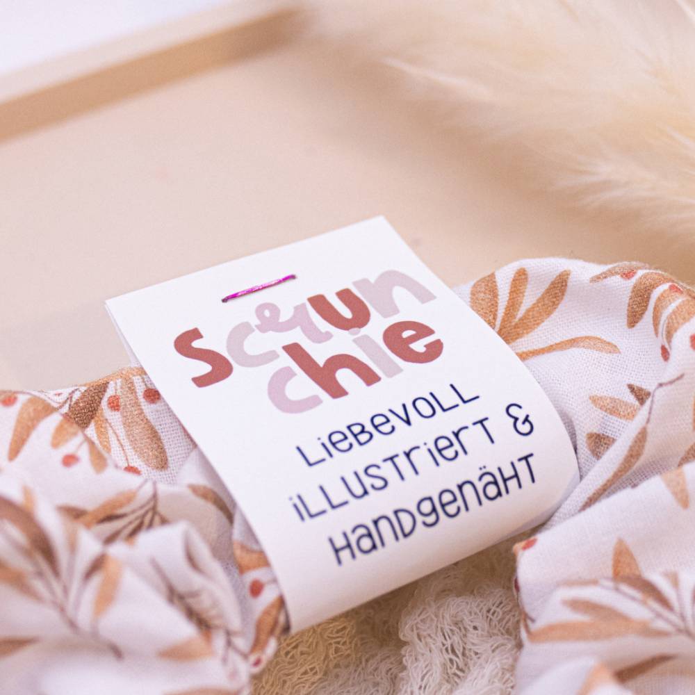 Scrunchie mit Blütenmuster Haarband Zweige - handgenähter Haargummi - Zopfgummi mit rosa Zweigen floral haar-schonend Bild 2