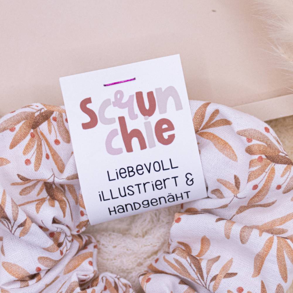 Scrunchie mit Blütenmuster Haarband Zweige - handgenähter Haargummi - Zopfgummi mit rosa Zweigen floral haar-schonend Bild 6