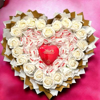 Essbarer Blumenstrauß - Raffaello Lindt von Herzen und weißen Seifenrosen