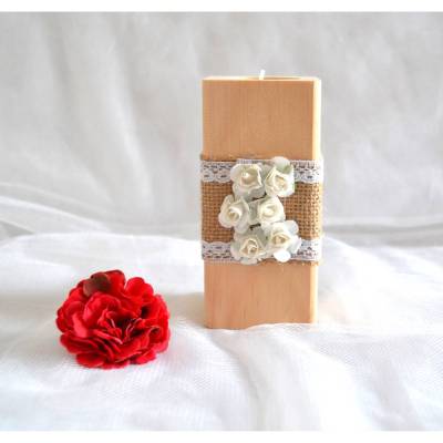 Teelichthalter aus Holz mit romantischer Blumendekoration