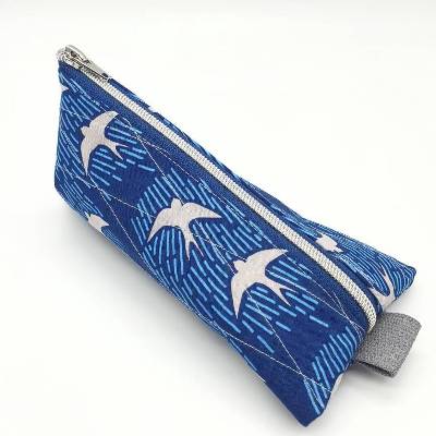 Stiftemäppchen mit Schwalben blau
