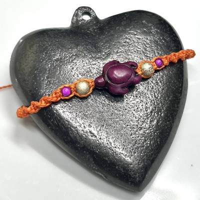 Handgeknotetes Makramee-Armband mit Howlith-Motivperle, orange, größenverstellbar